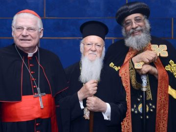 Lo storico incontro di Scola con i due Patriarchi